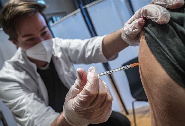 Justicia alemana pospone audiencia sobre demandas contra las vacunas anticovid