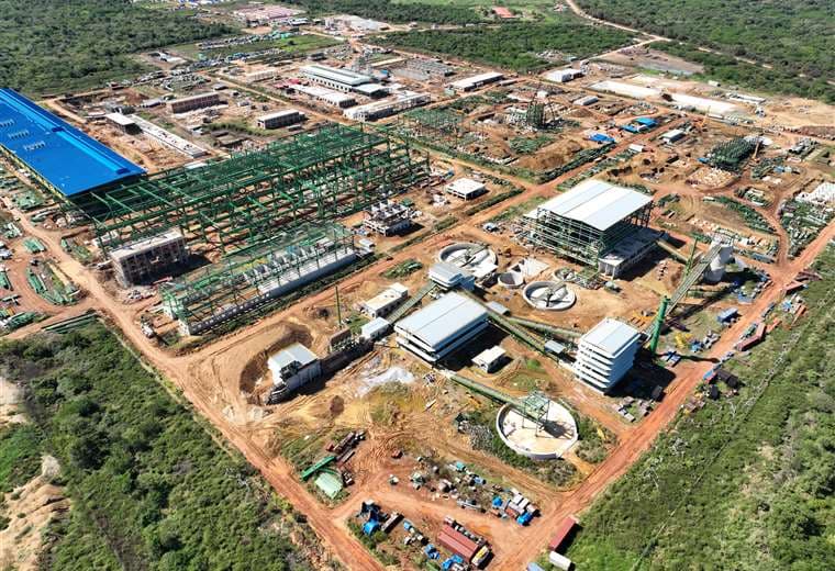 ESM prevé llegada de inversiones cerca del complejo siderúrgico del Mutún con la mejora de la terminal aérea de Puerto Suárez