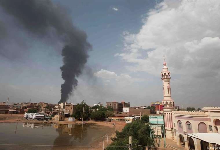 Ataque aéreo contra la capital de Sudán mata a 17 personas