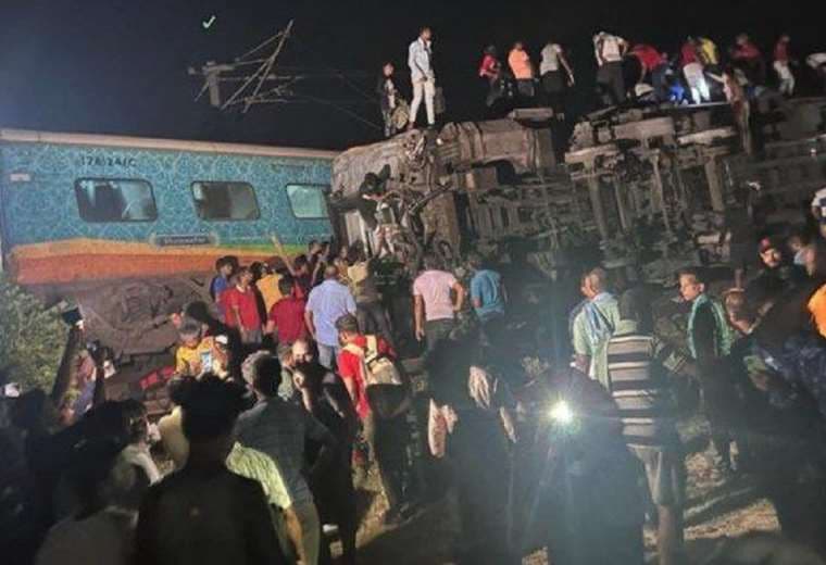 Al menos 50 muertos y más de 500 heridos en accidente de trenes en India