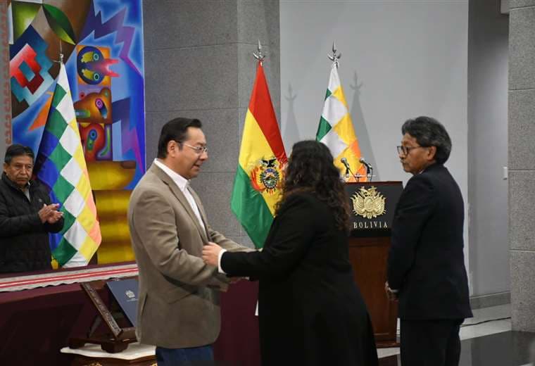 Luis Arce felicita a María Renée Castro y a Marcelino Quispe/APG Noticias