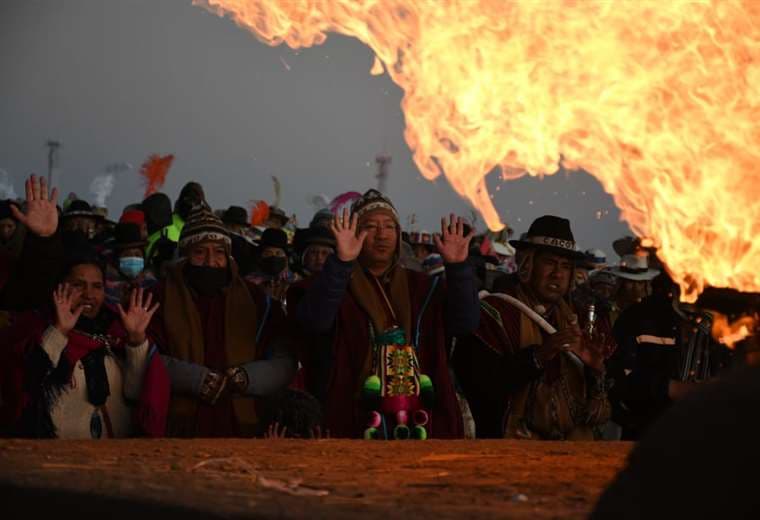 Arce y Choquehuanca reciben el año nuevo andino en Tiwanaku