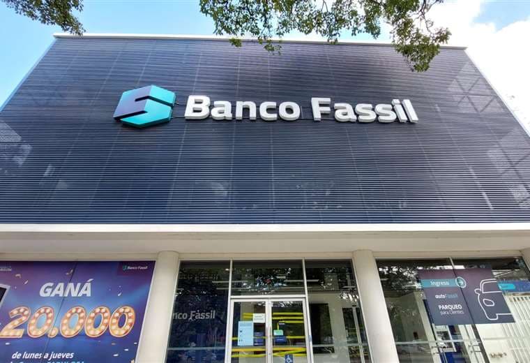 1.000 trabajadores del Banco Fassil comienzan a cobrar su liquidación que no supera los Bs 21.000
