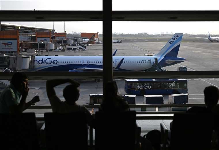 Detienen a mujer por abandonar a su nieta en aeropuerto de EEUU y abordar vuelo