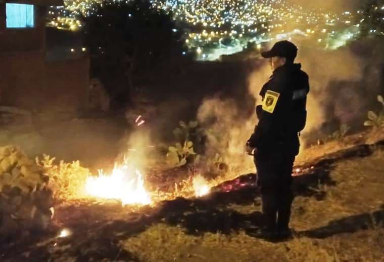 Brigadas realizan operativos para sofocar fogatas por San Juan en Cochabamba