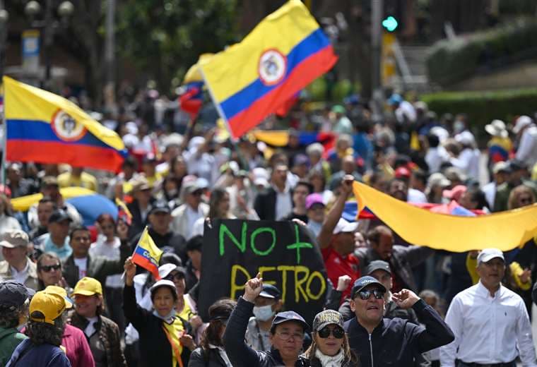 Apoyo al presidente Petro cae en picada en Colombia, según encuesta