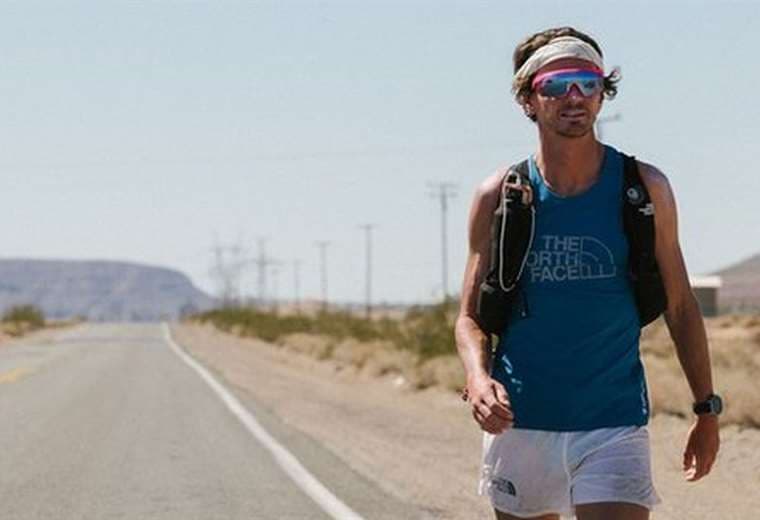 La salvaje ultramaratón sin reglas ni espectadores por el Valle de la Muerte en EEUU (que quieren llevar a América Latina)