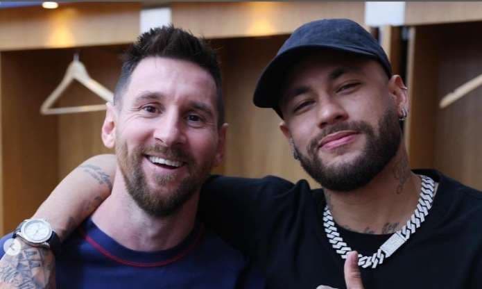 Messi y Neymar en el vestuario del PSG.