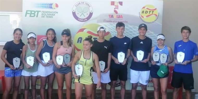 Tenistas ganadores del el Guadalquivir Junior Open. Foto: FBT