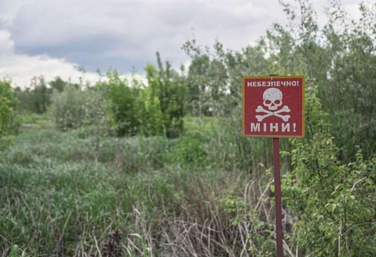 "Solíamos saber dónde estaba el peligro, pero ahora no se sabe": la amenaza de la dispersión de minas terrestres tras rotura de la represa en Ucrania