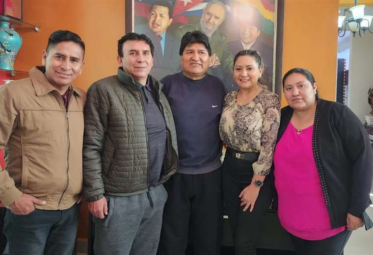 La fotografía que se tomaron los concejales en la casa de Evo Morales