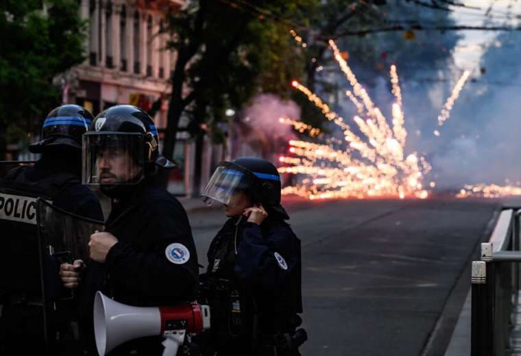 Francia: más de mil arrestos en la cuarta noche de disturbios