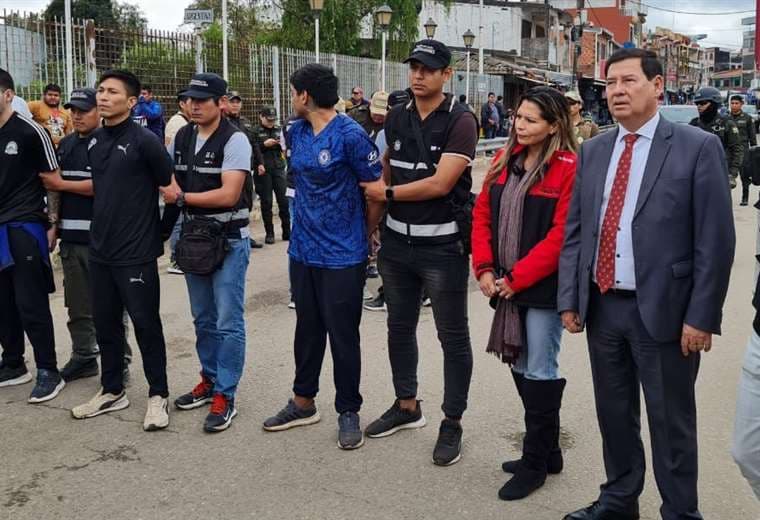 Reos expulsados de Bolivia fueron presentados por autoridades