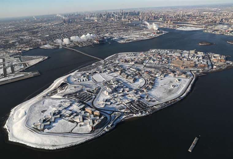 Rikers Island, el cuestionado complejo de 10 cárceles en una isla de Nueva York que se convirtió en una “vergüenza nacional” para la ciudad