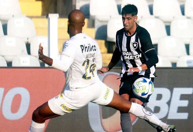 El líder Botafogo salvó un punto ante Santos en el Brasileirao