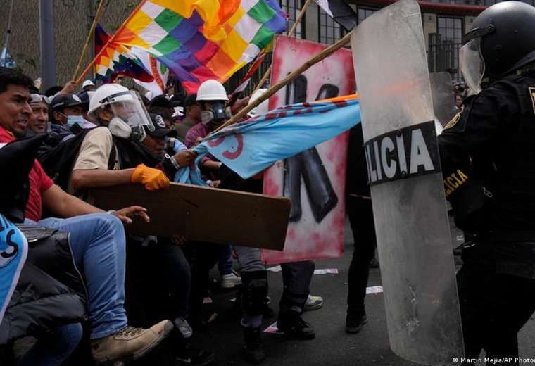 Perú cierra su celebración de independencia con disturbios
