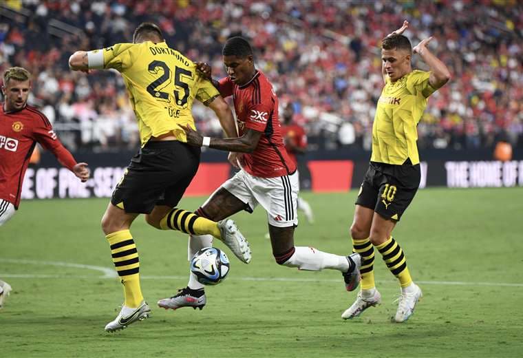 Dortmund derrota 3-2 a un distraído Manchester United en Las Vegas
