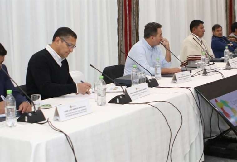  El gobernador Óscar Montes en la reunión del Consejo Nacional de Autonomías