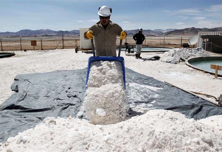 Proceso de obtención de carbonato de litio en Uyuni. Foto: ABI