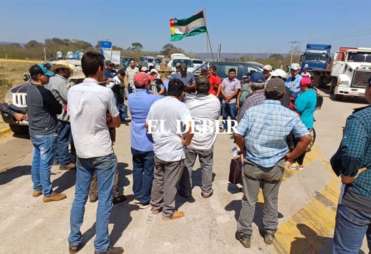 Instalan bloqueo en la carretera que une a San José de Chiquitos con San Ignacio de Velasco