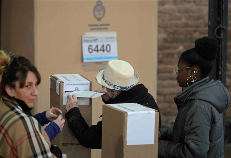  Cierra votación en primarias para candidatos a la Presidencia argentina