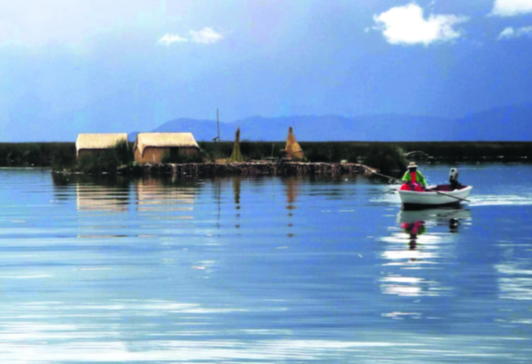 El lago Titicaca sufre por el bajo nivel de sus aguas y la contaminación minera