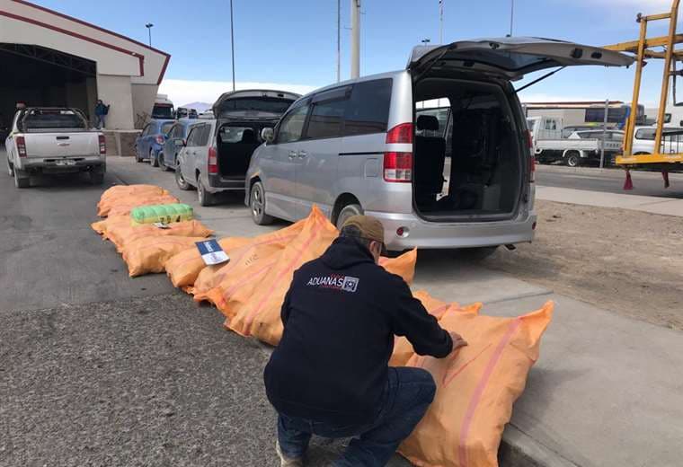 Aduanas de Chile incauta cuatro vehículos que eran llevados de contrabando a Bolivia 