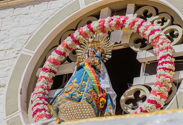 La Virgen de Urkupiña mueve a cientos de fieles