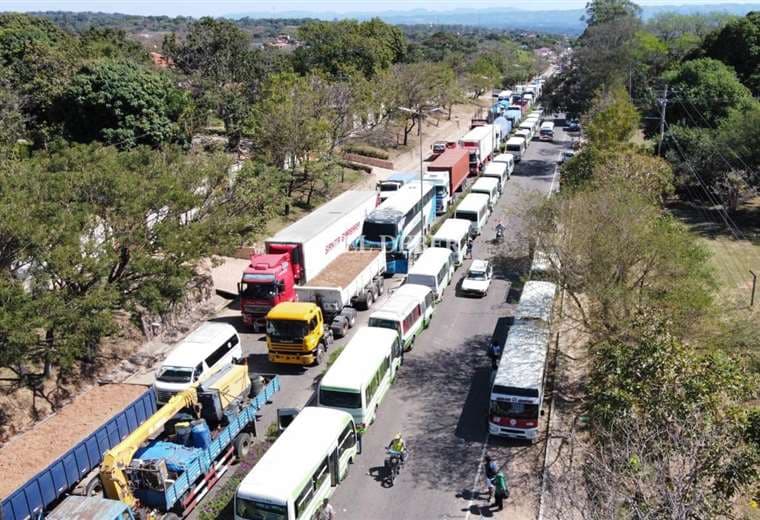  Transportistas de Cuatro Cañadas se suman al bloqueo de carreteras de este martes