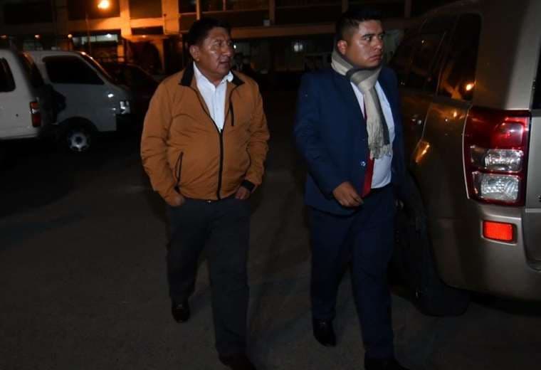 El Gobernador de Potosí va rumbo a las celdas (Foto: APG Noticias) 