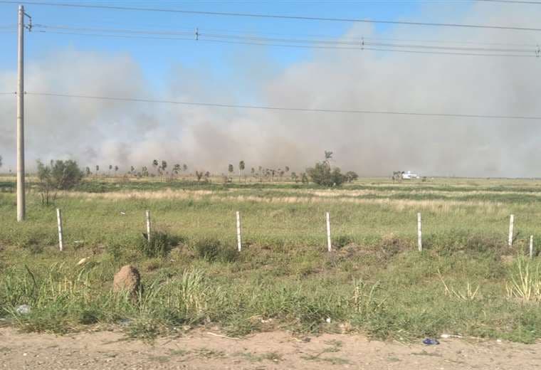 Incendio de magnitud provoca suspensión de vuelos en Viru Viru