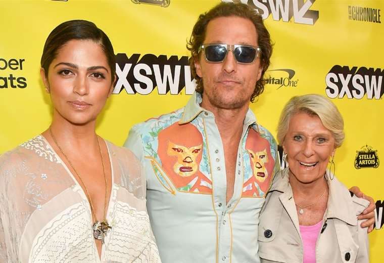 La esposa de Matthew McConaughey revela cómo la madre del actor la menospreciaba