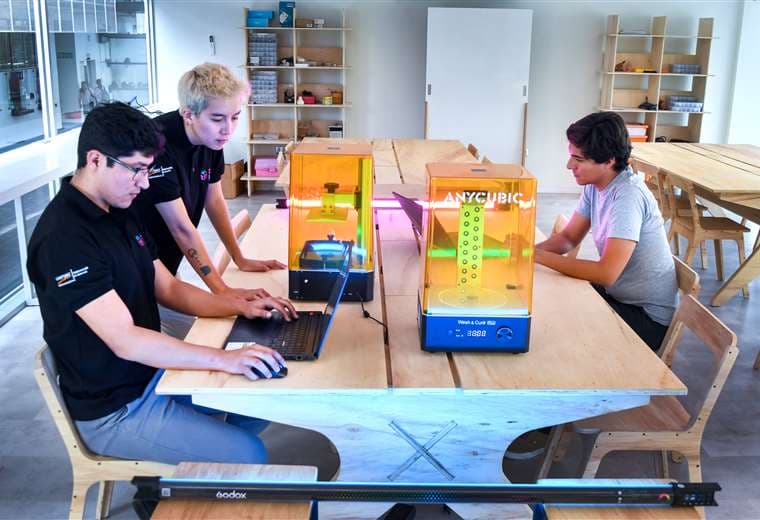 Makers, jóvenes que imaginan, exploran y hacen realidad proyectos con herramientas digitales