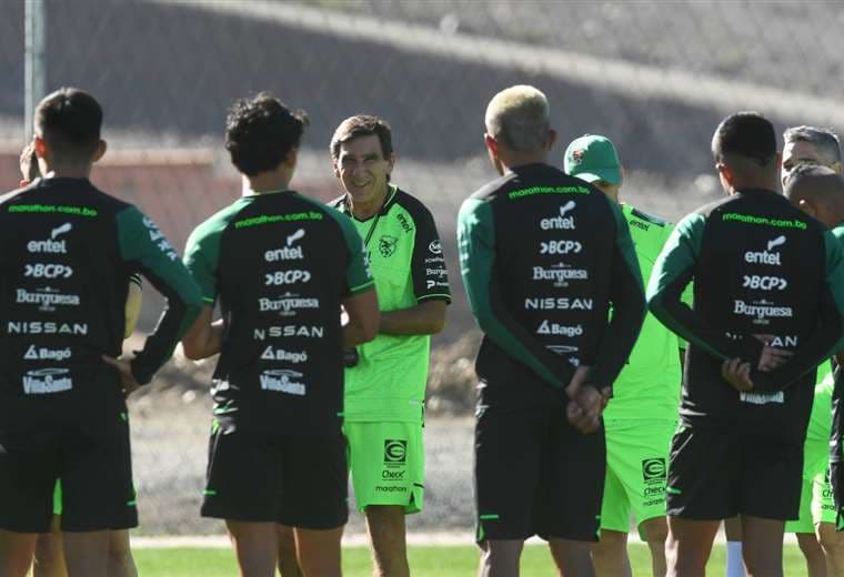 A falta de fútbol boliviano, Selección