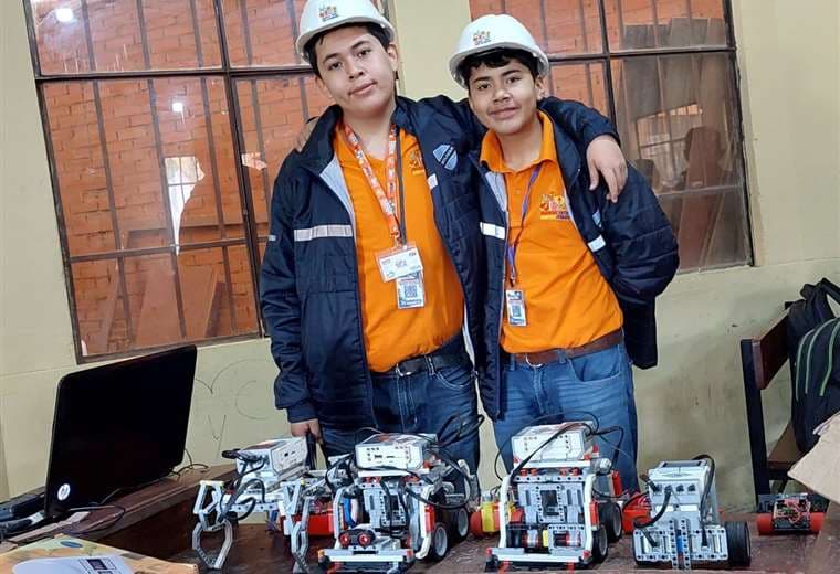 Equipo boliviano de robótica competitiva ganó diez medallas en torneo internacional