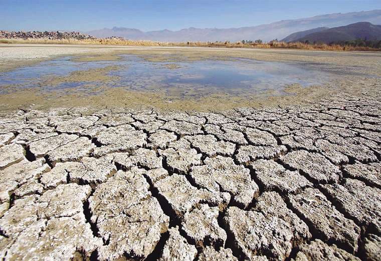 La laguna Alalay, en la ciudad de Cochabamba, empieza a secarse /APG