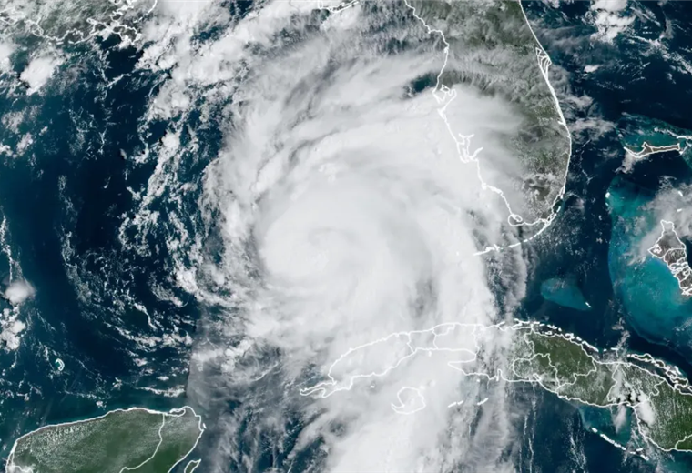 Evacuaciones en Florida ante la llegada del "extremadamente peligroso" huracán Idalia