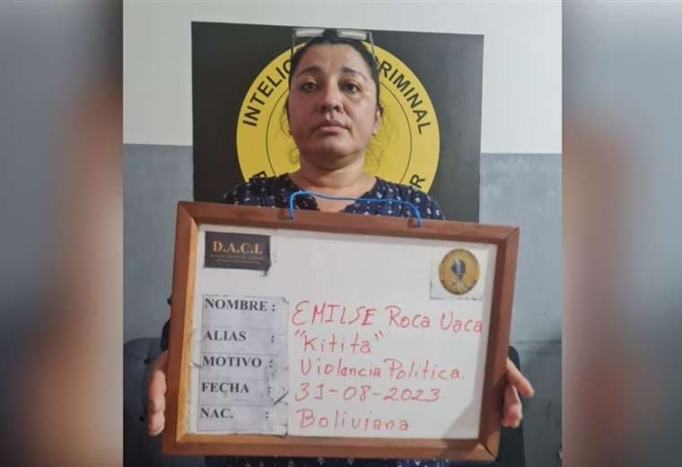 Aprehenden a la activista ‘Kitita’ Roca, acusada de "encabezar" la golpiza a la asambleísta Muriel Cruz 