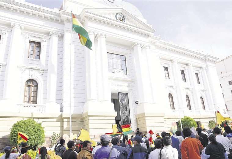 Asambleístas ven cinco salidas para evitar un vacío en el Órgano Judicial