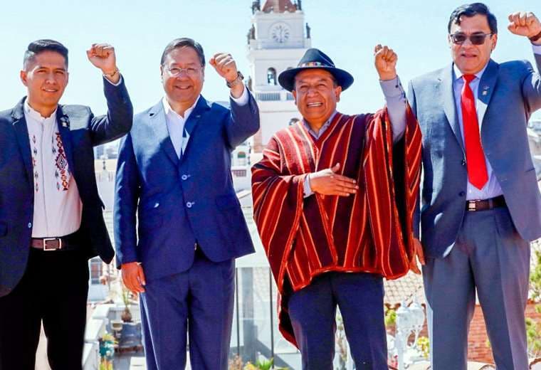 Arce publica una foto de “unidad” junto a Choquehuanca y los presidentes de la Asamblea