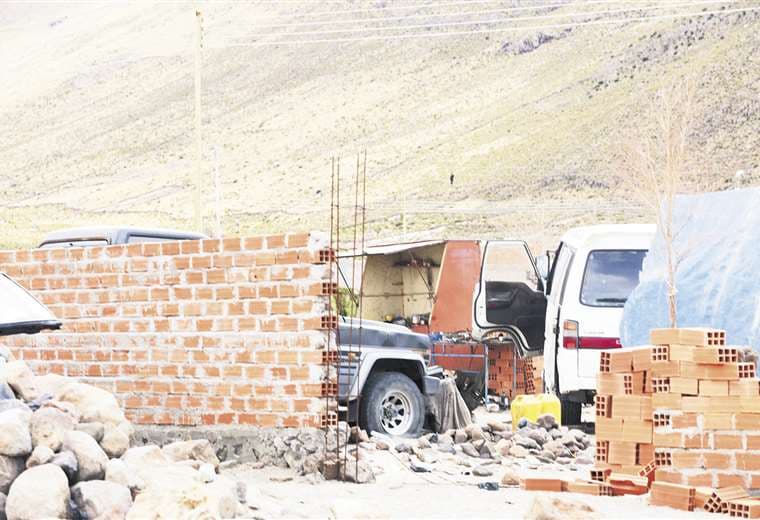 Hay comunidades en Potosí y Oruro que cobran para el paso de vehículos robados