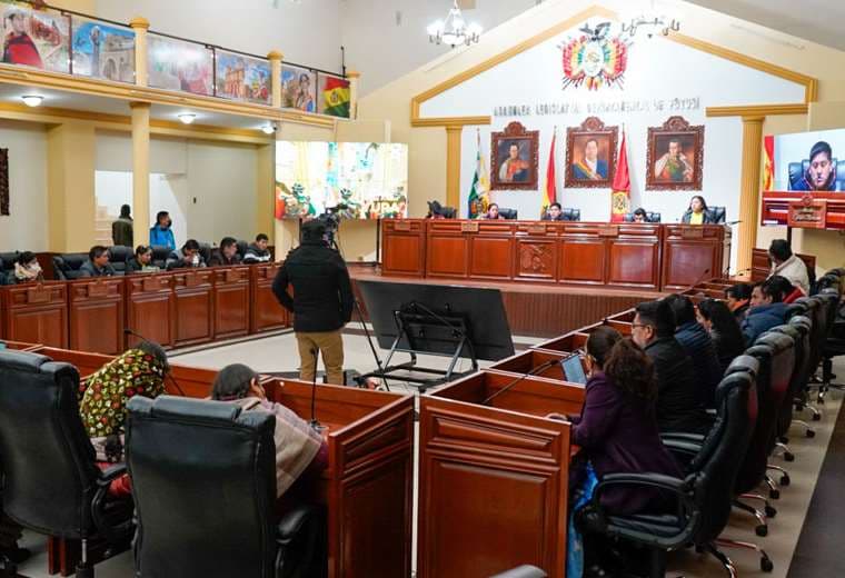 Asambleístas sesionan para definir quién mandará en la Gobernación de Potosí 