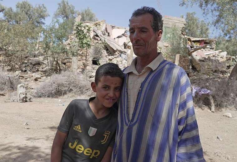 “Tuve que escoger entre salvar a mis padres o a mi hijo”: las trágicas historias que deja el devastador terremoto de Marruecos