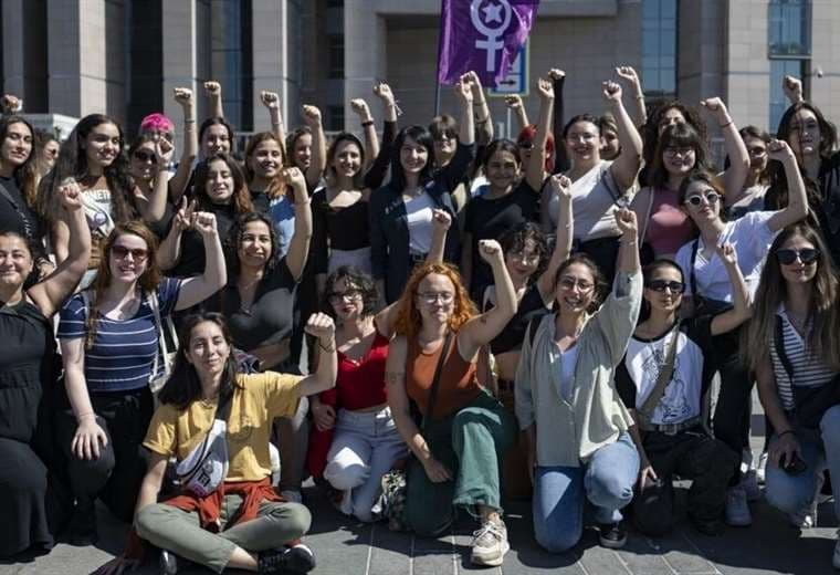 Retiran los cargos contra la principal ONG feminista de Turquía