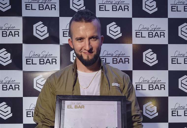 Chris Syler incursiona en la cumbia norteña con ‘El Bar’