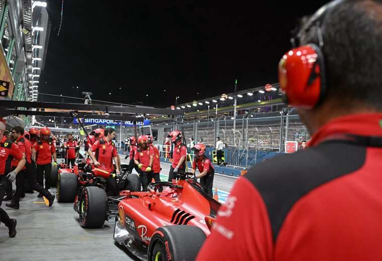 Ferrari marca territorio en Singapur, muy por delante de Verstappen y Red Bull