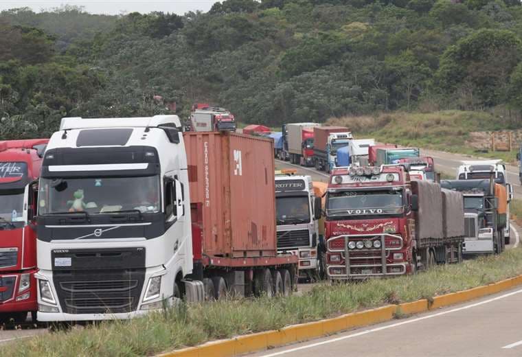Transportistas anuncian paro nacional a partir del lunes