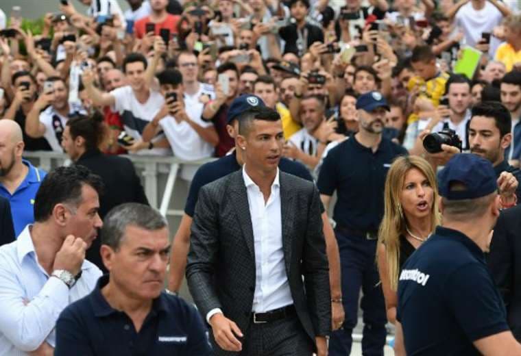 '¡Welcome Ronaldo!', la leyenda portuguesa revoluciona Teherán