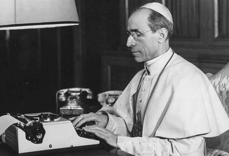 
La carta que muestra que el papa Pío XII probablemente conocía el exterminio nazi de los judíos en 1942 (antes de lo que admite el Vaticano) 