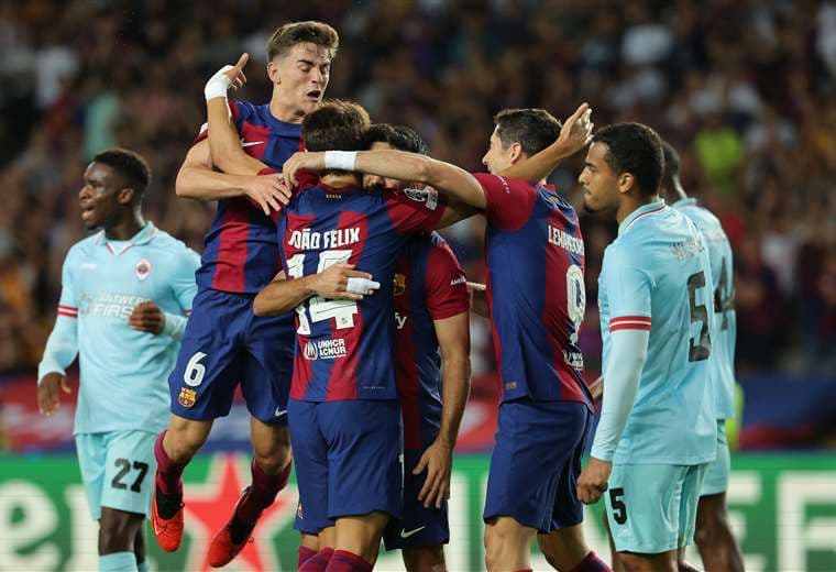 Imagen del partido entre Barcelona y Antwerp. AFP